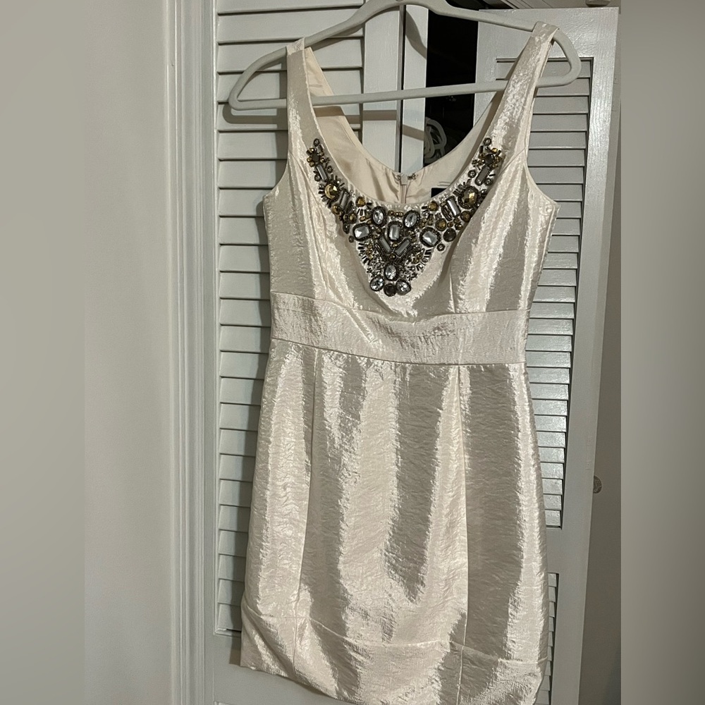 Beautiful dress rayon/nylon/polyester material by Laundry